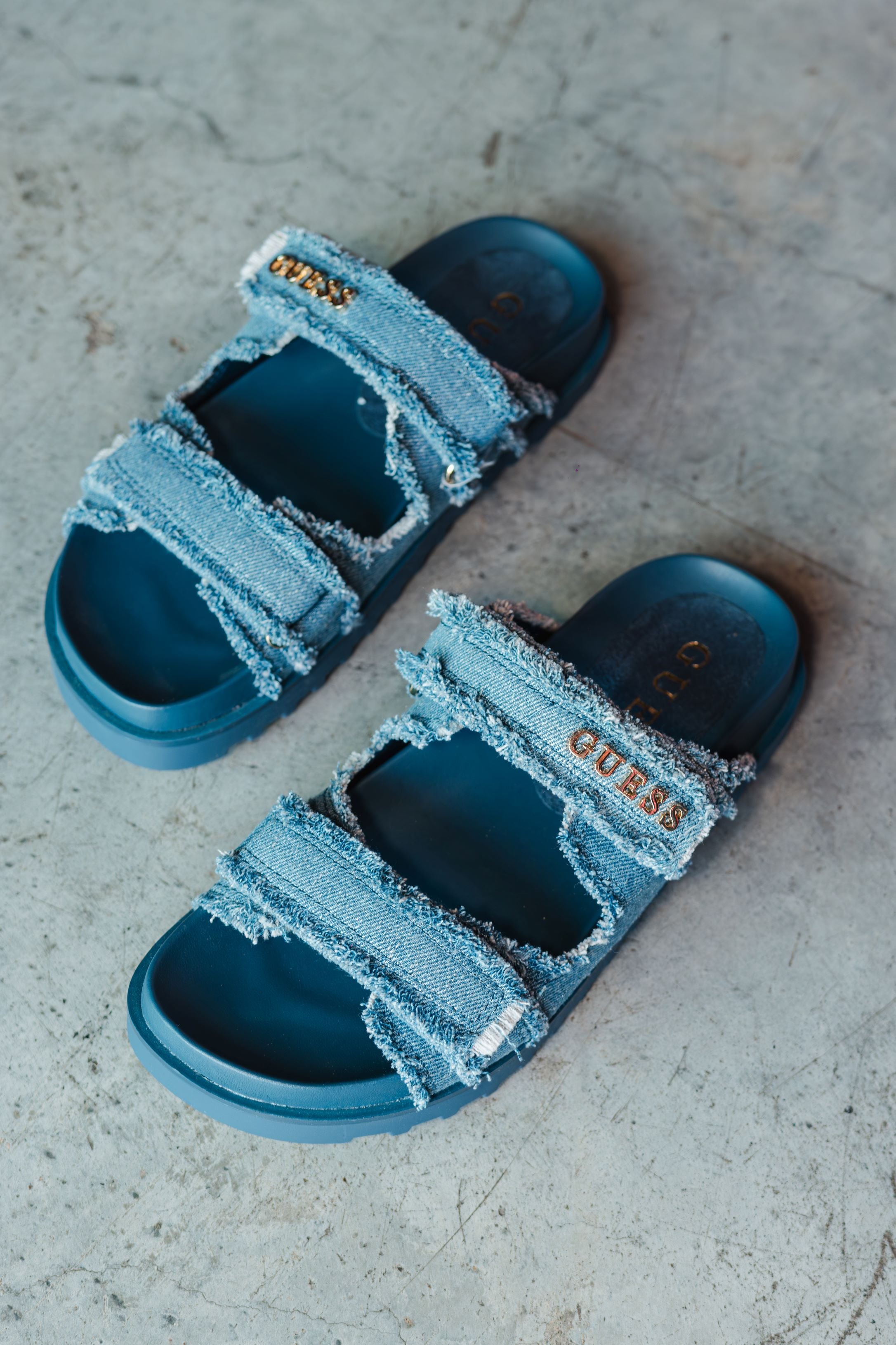 SANDALIAS DE MEZCLILLA GUESS