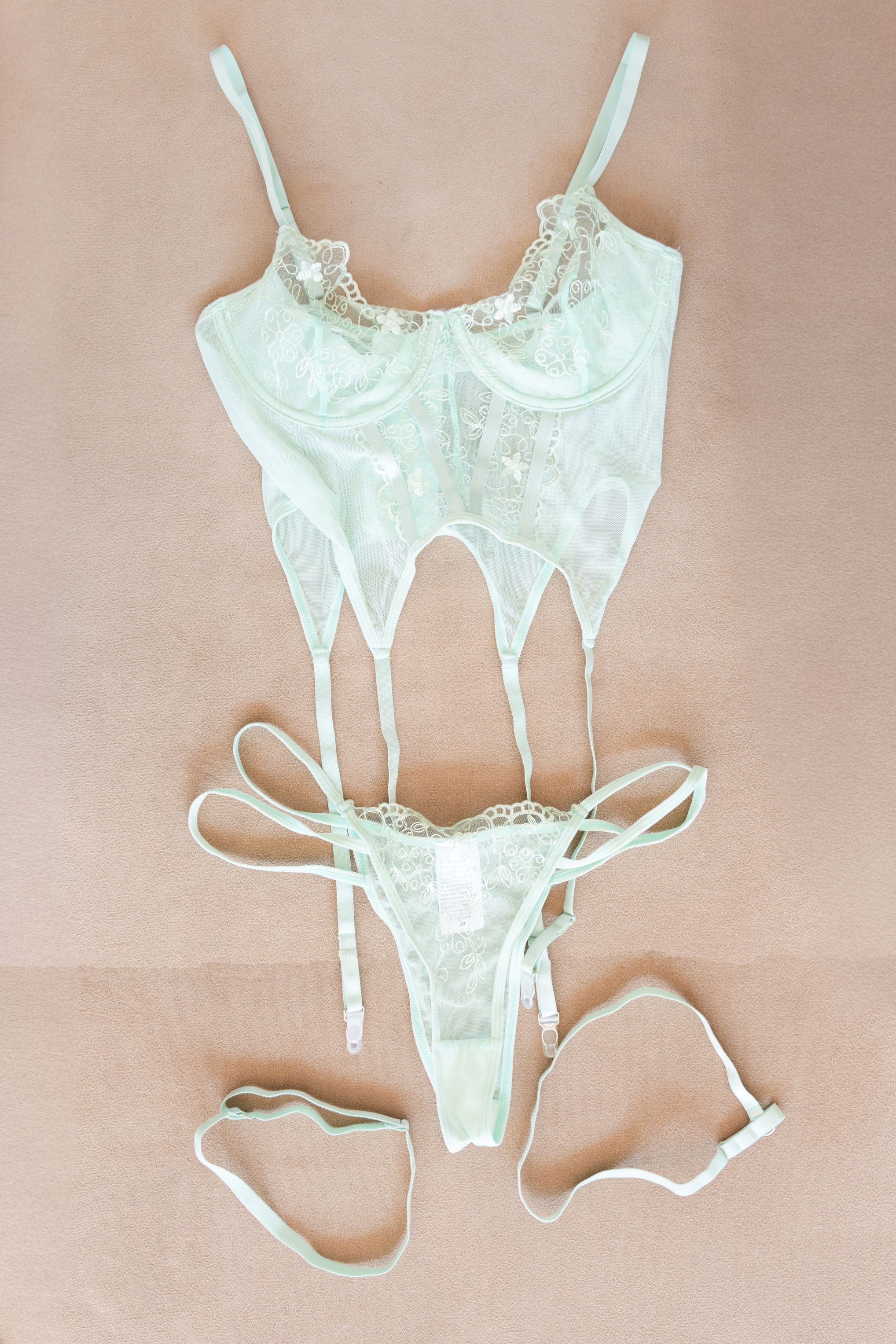 SET DE LENCERÍA MENTA "SPRING BLOOM" CON LIGUERO