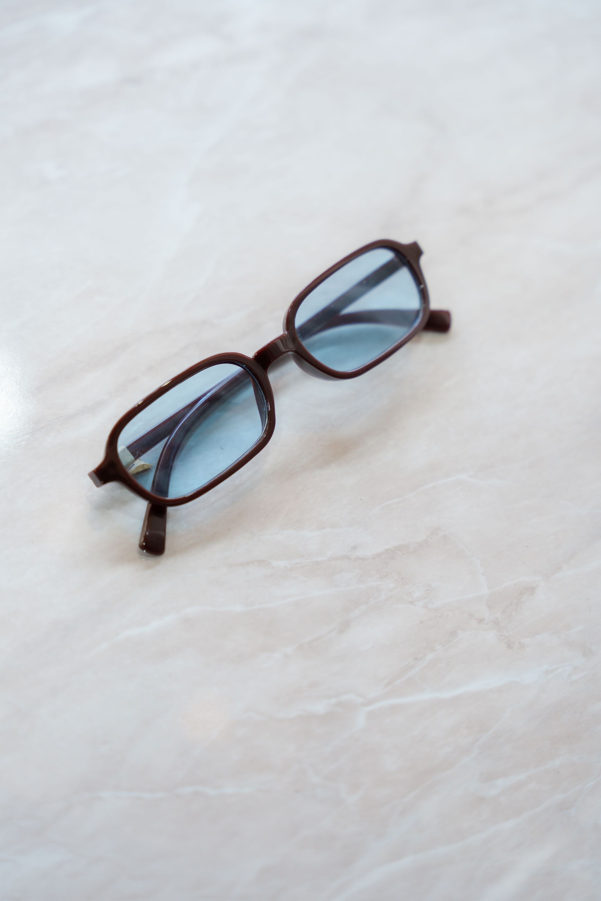 LENTES DE SOL RECTANGULARES RETRO – CAFÉ Y AZUL