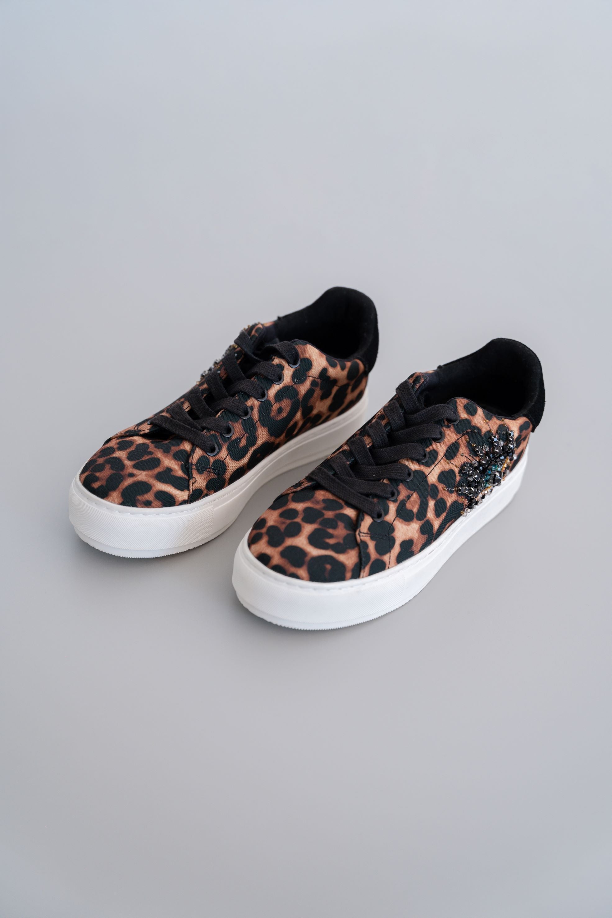 TENIS CON ESTAMPADO ANIMAL PRINT KURT GEIGER