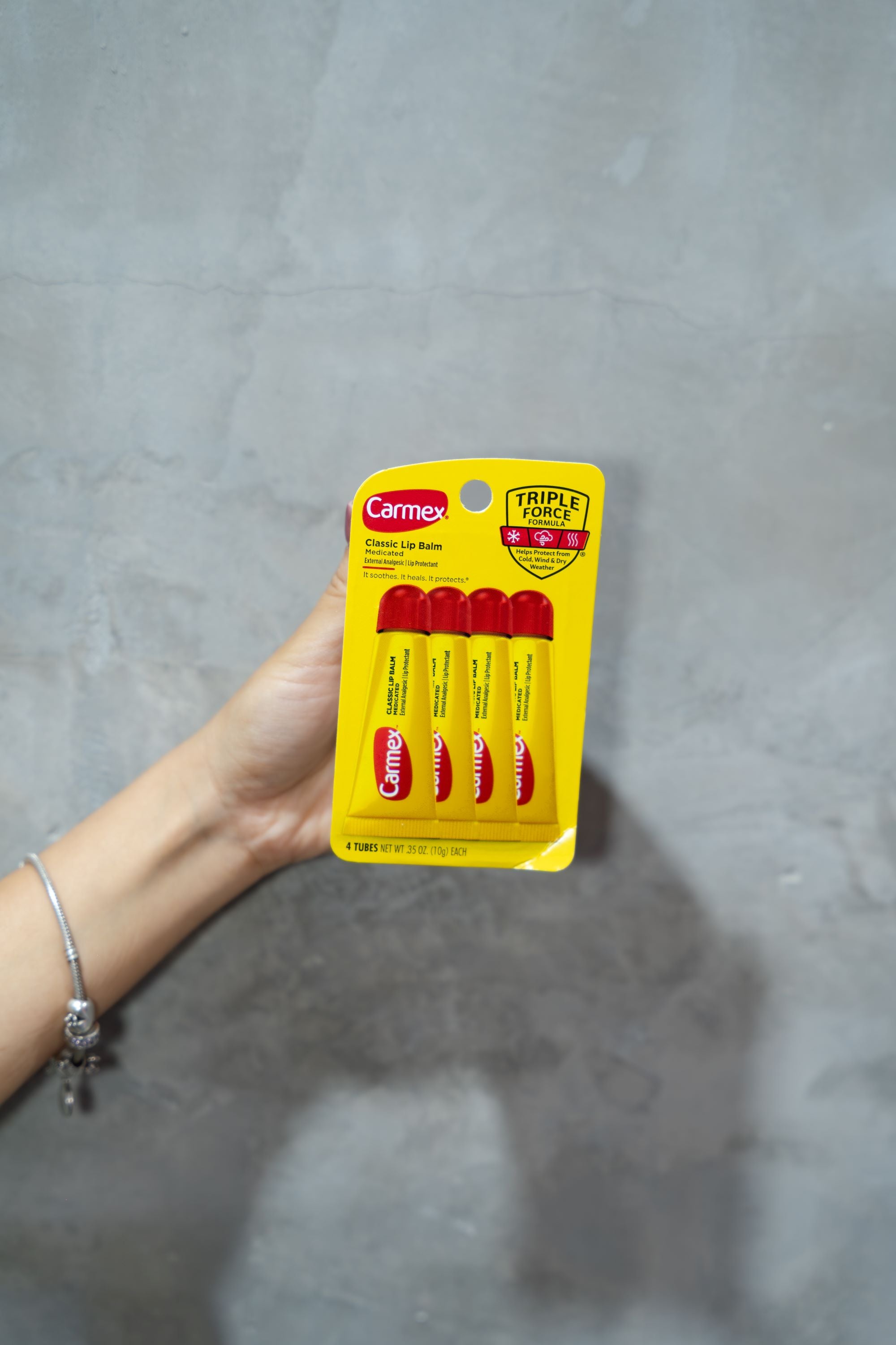 BÁLSAMO LABIAL MEDICADO CARMEX (PAQUETE DE 4 TUBOS)