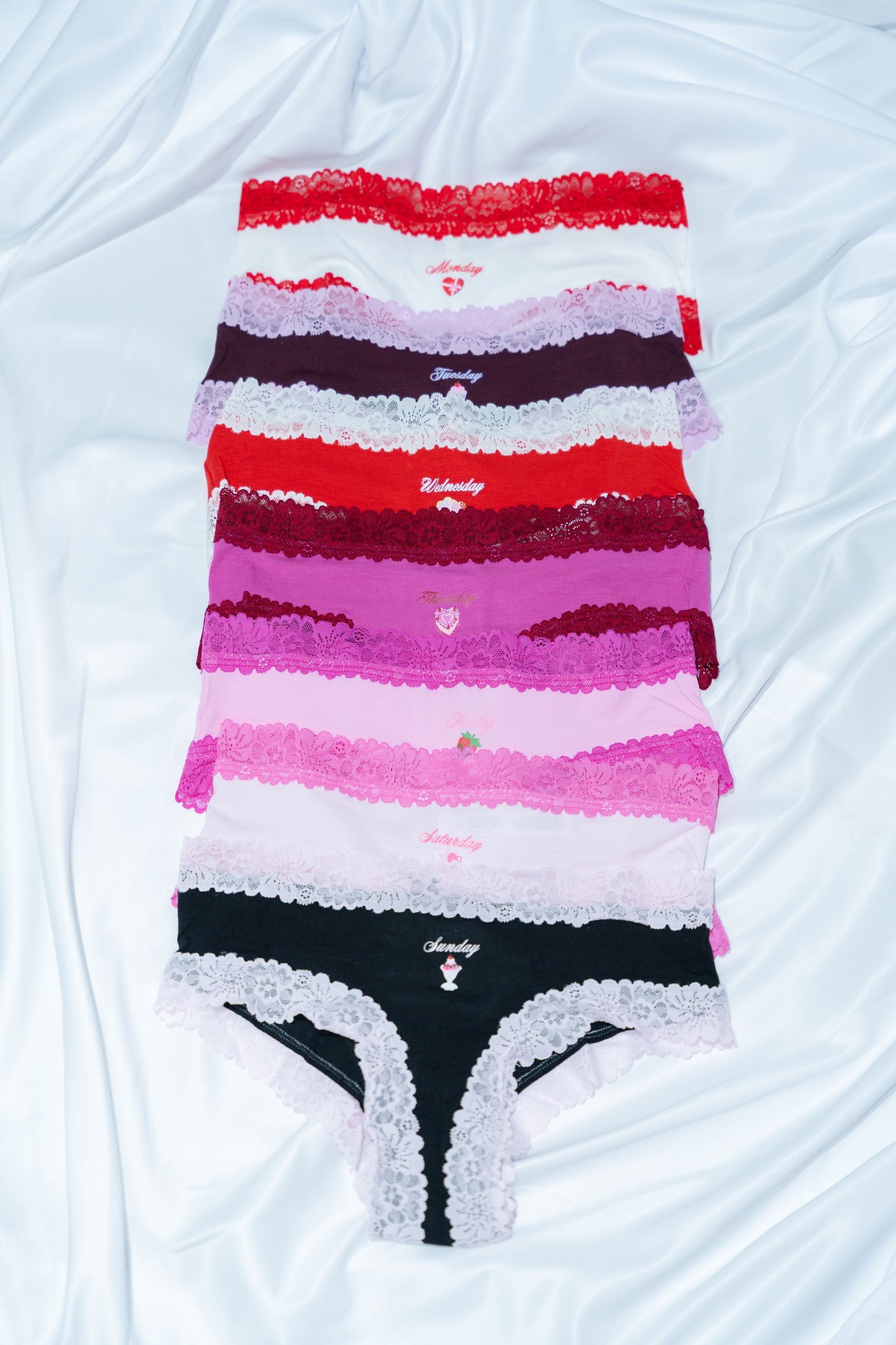 SET DE PANTIES SEMANARIO CON ENCAJE – 7 PIEZAS