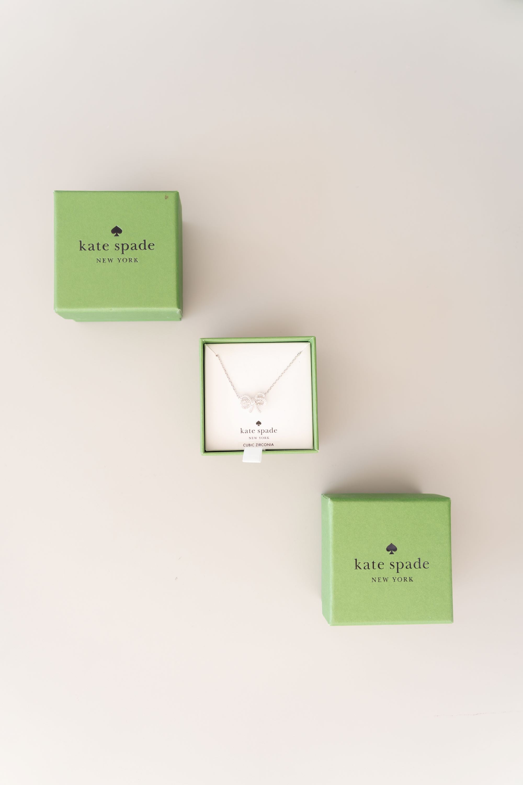 Collar Kate Spade New York – Moño con Zirconia Cúbica