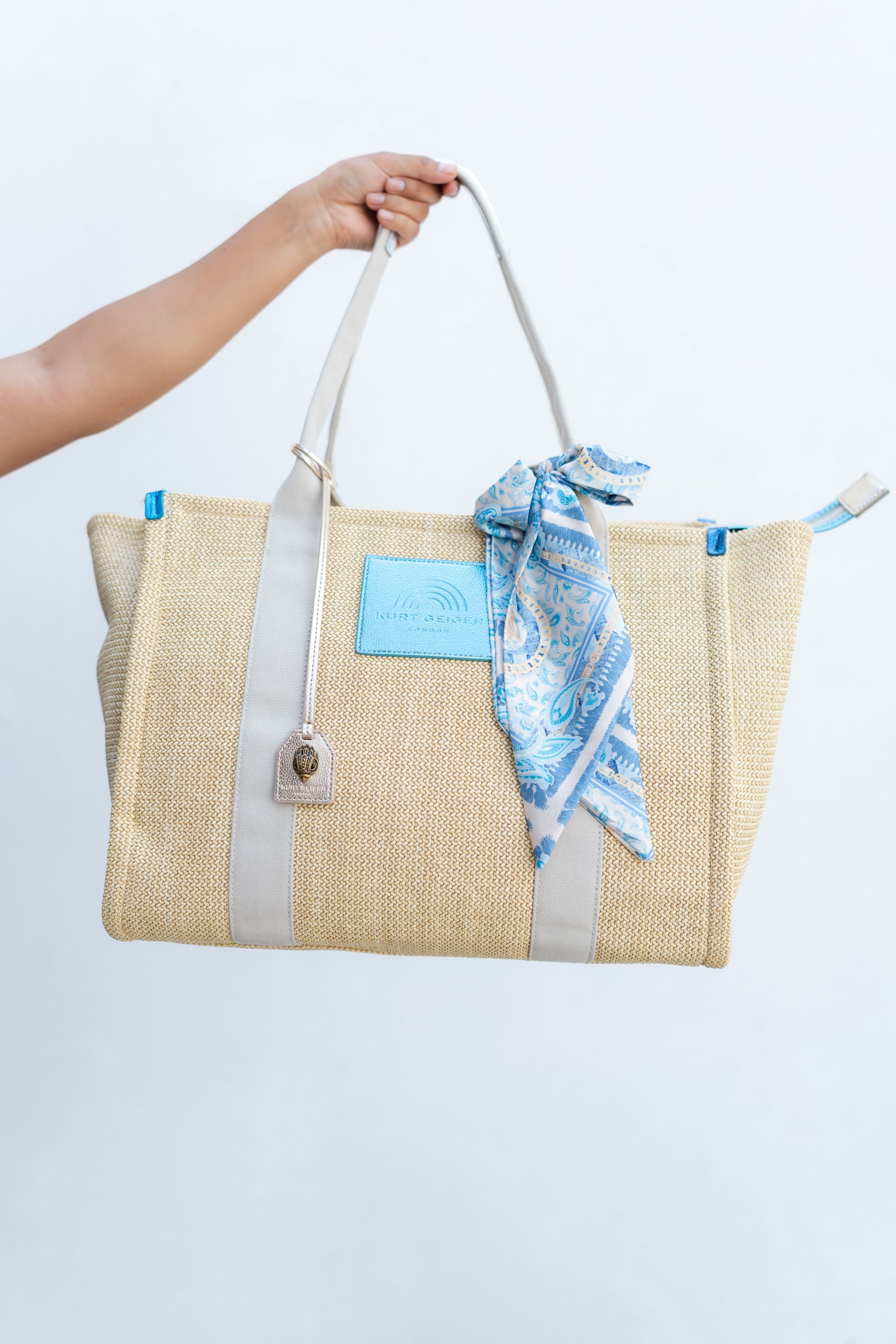 BOLSO DE MANO TIPO TOTE KURT GEIGER LONDON.