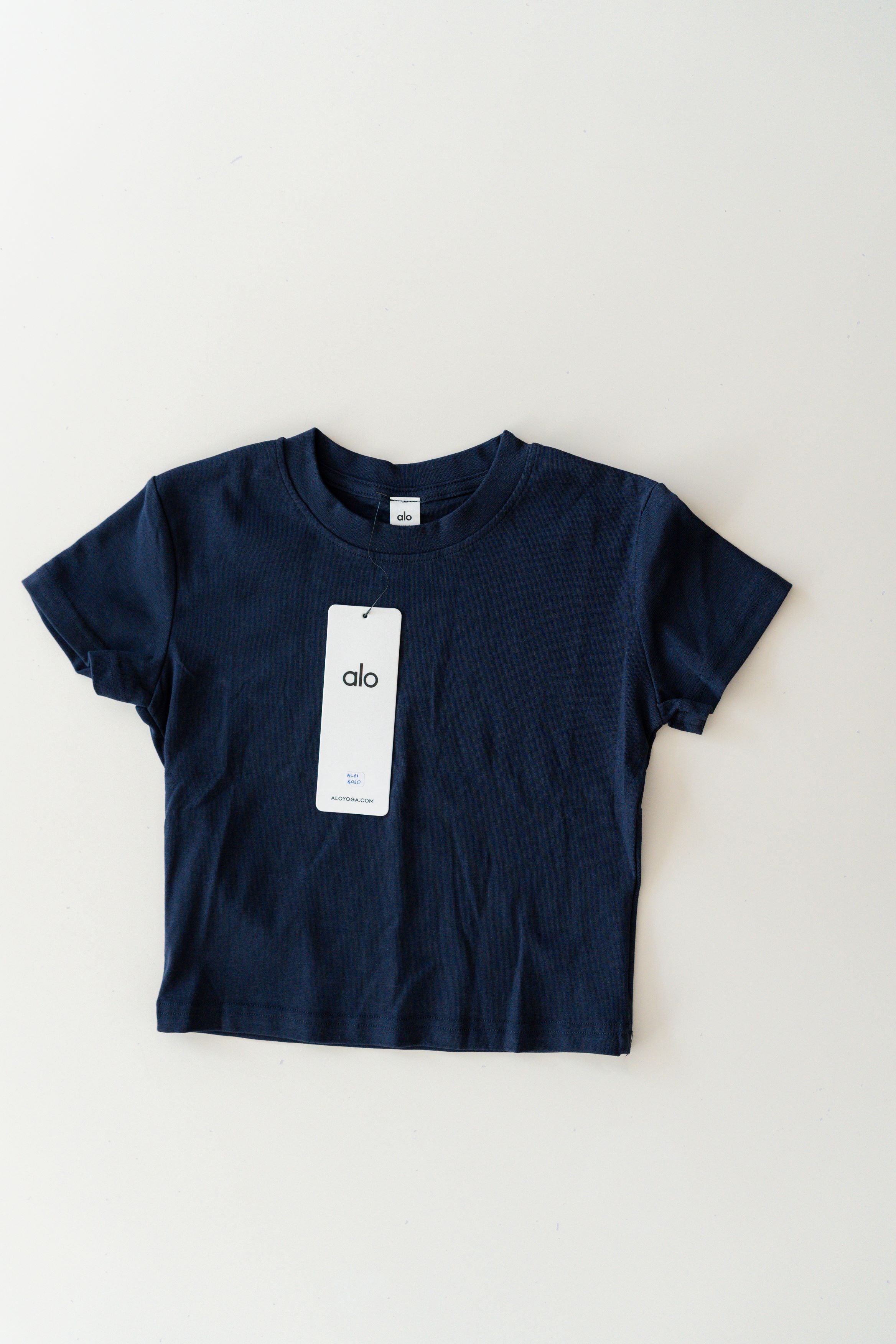 PLAYERA CROPPED ALO YOGA AZUL MARINO