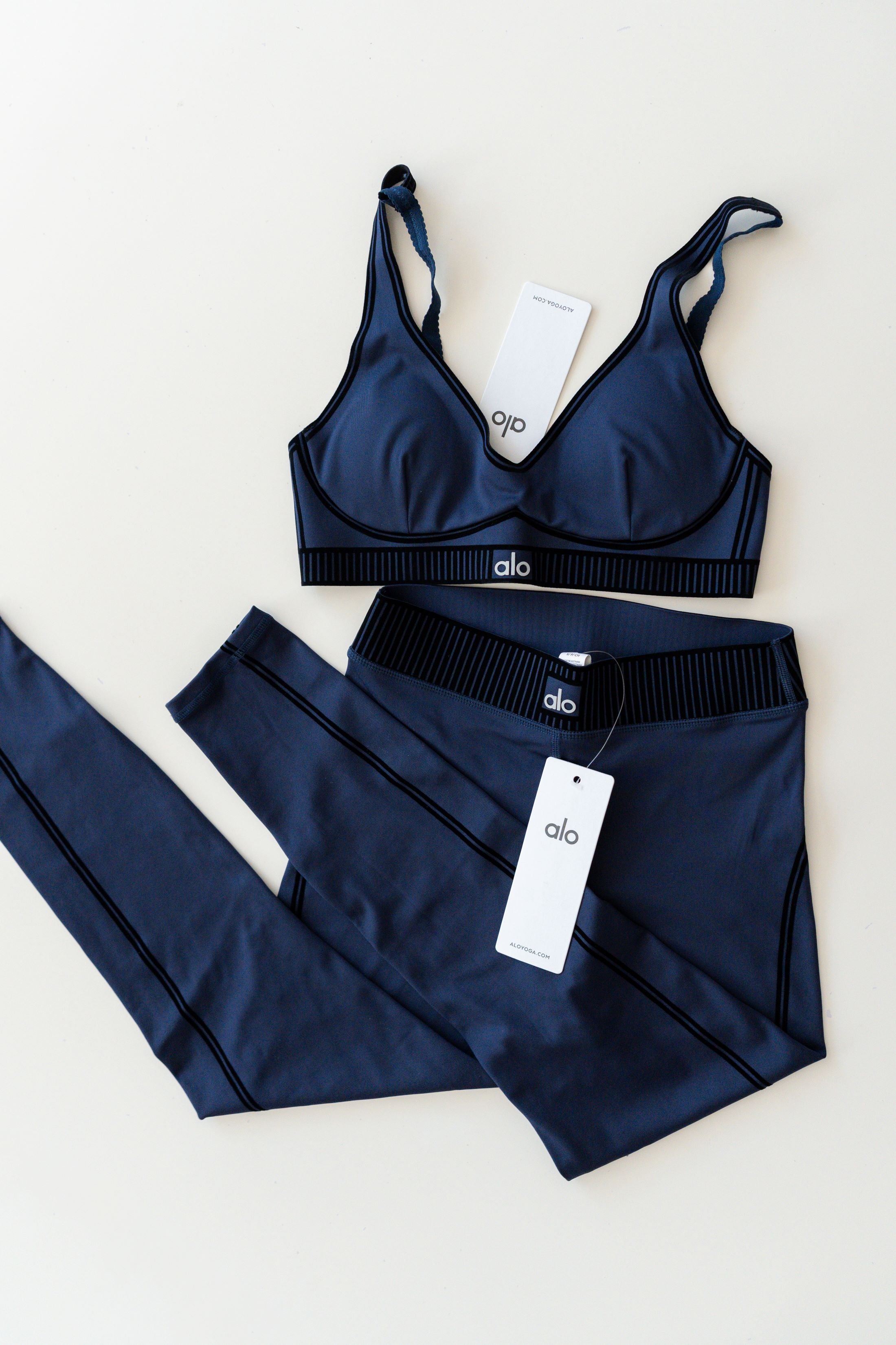 CONJUNTO DEPORTIVO ALO YOGA AZUL MARINO