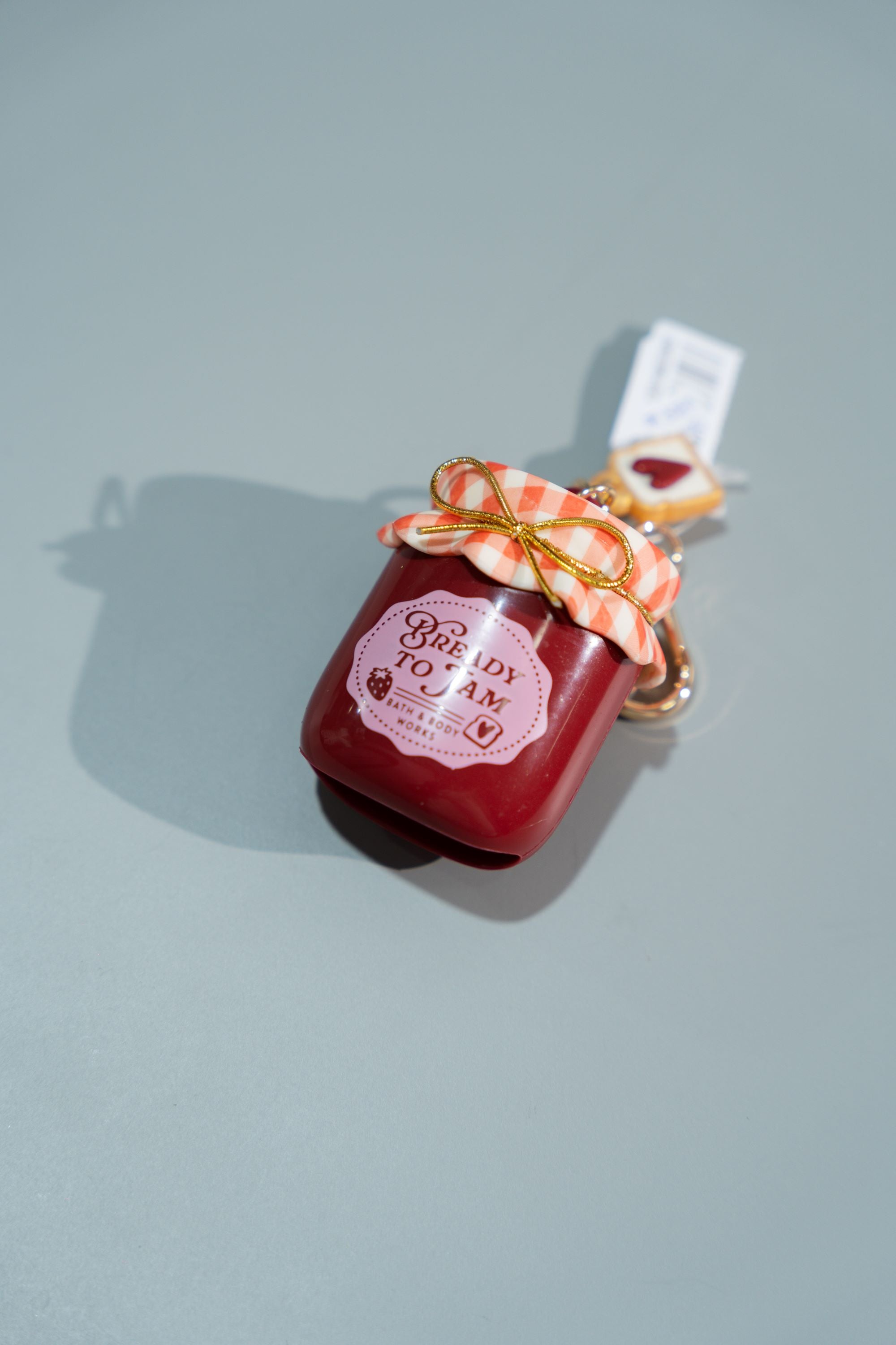 HOLDER PARA  GEL DESINFECTANTE TIPO FRASCO DE MERMELADA "BREADY TO JAM"