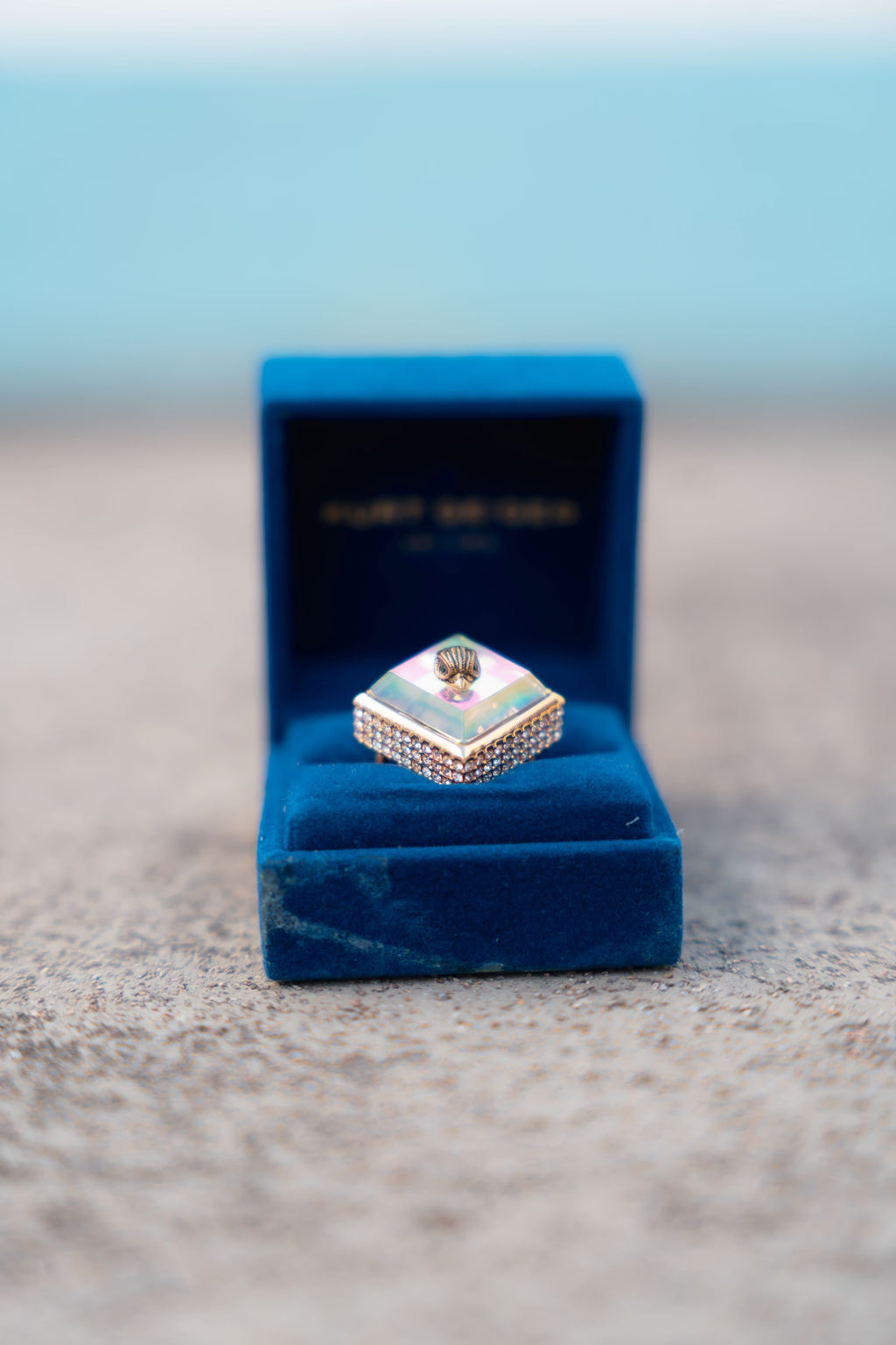 Anillo Kurt Geiger London - Crystal Cocktail Ring con Emblema de Águila