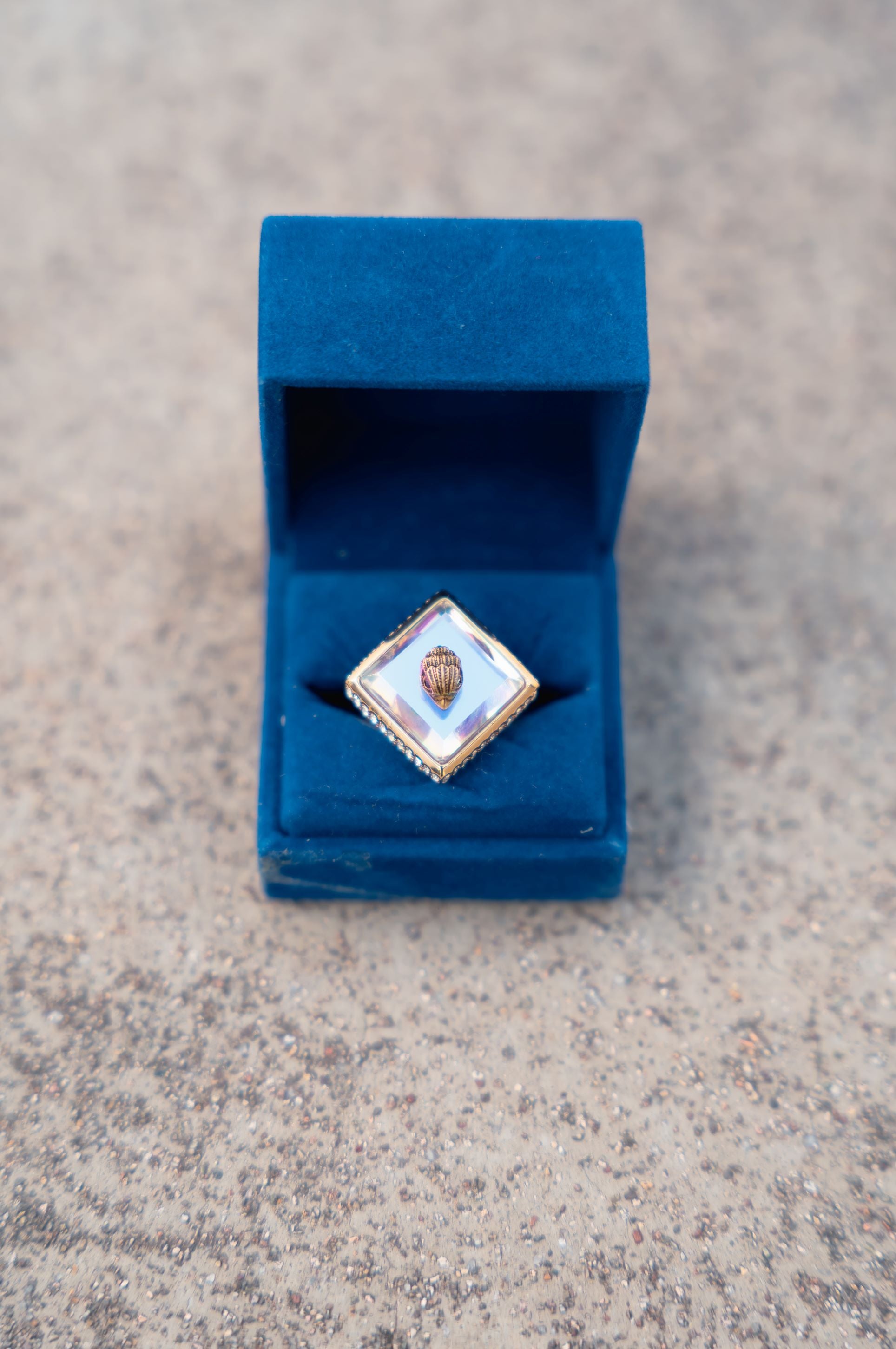 Anillo Kurt Geiger London - Crystal Cocktail Ring con Emblema de Águila
