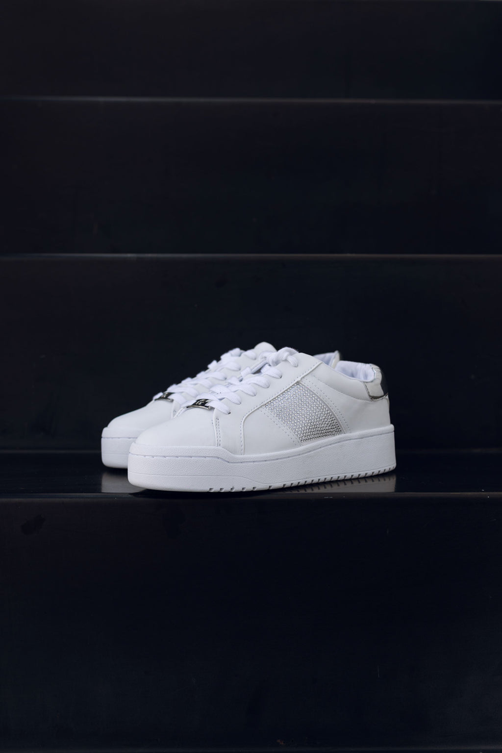 TENIS GBG LOS ANGELES BLANCOS CON BRILLOS