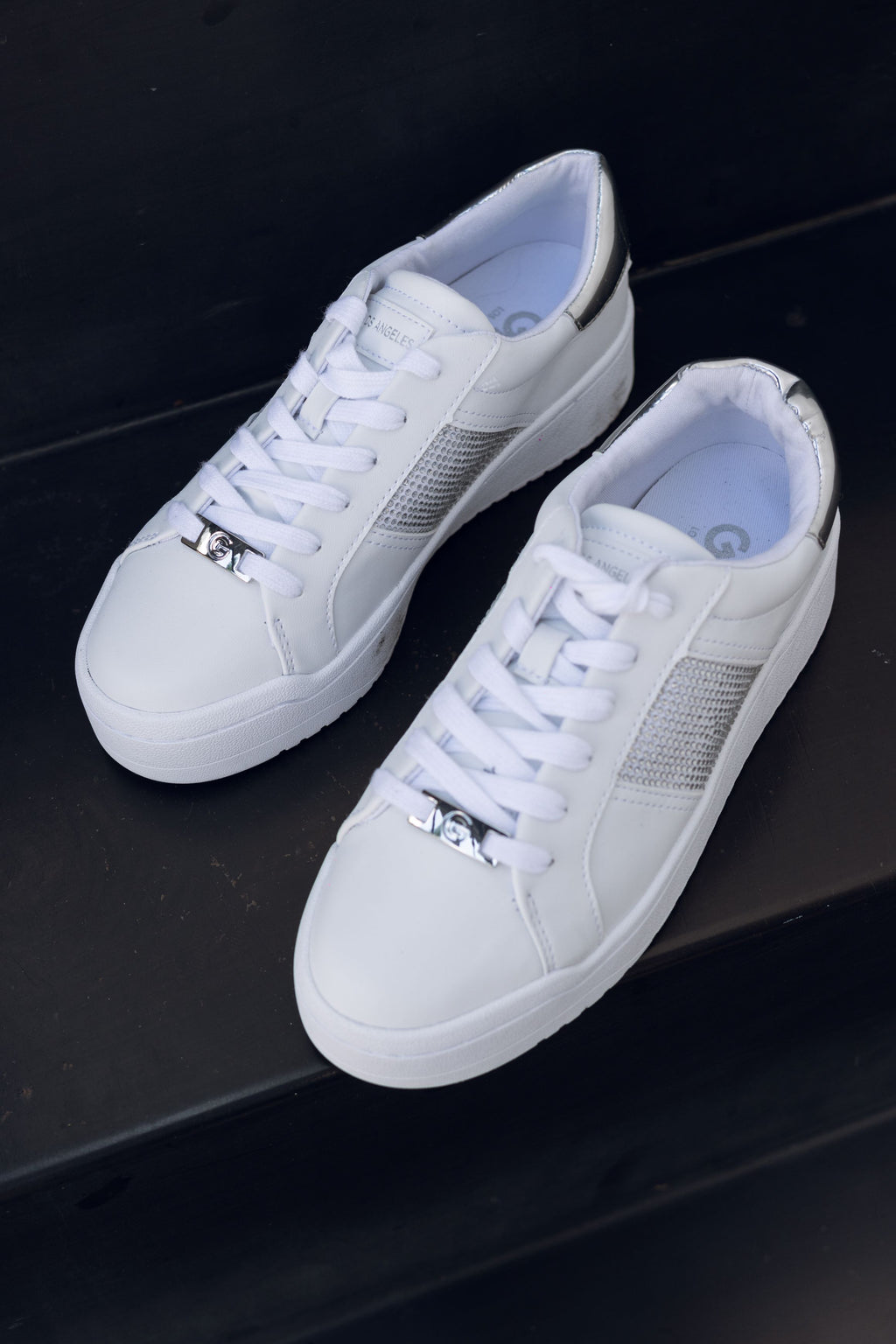 TENIS GBG LOS ANGELES BLANCOS CON BRILLOS