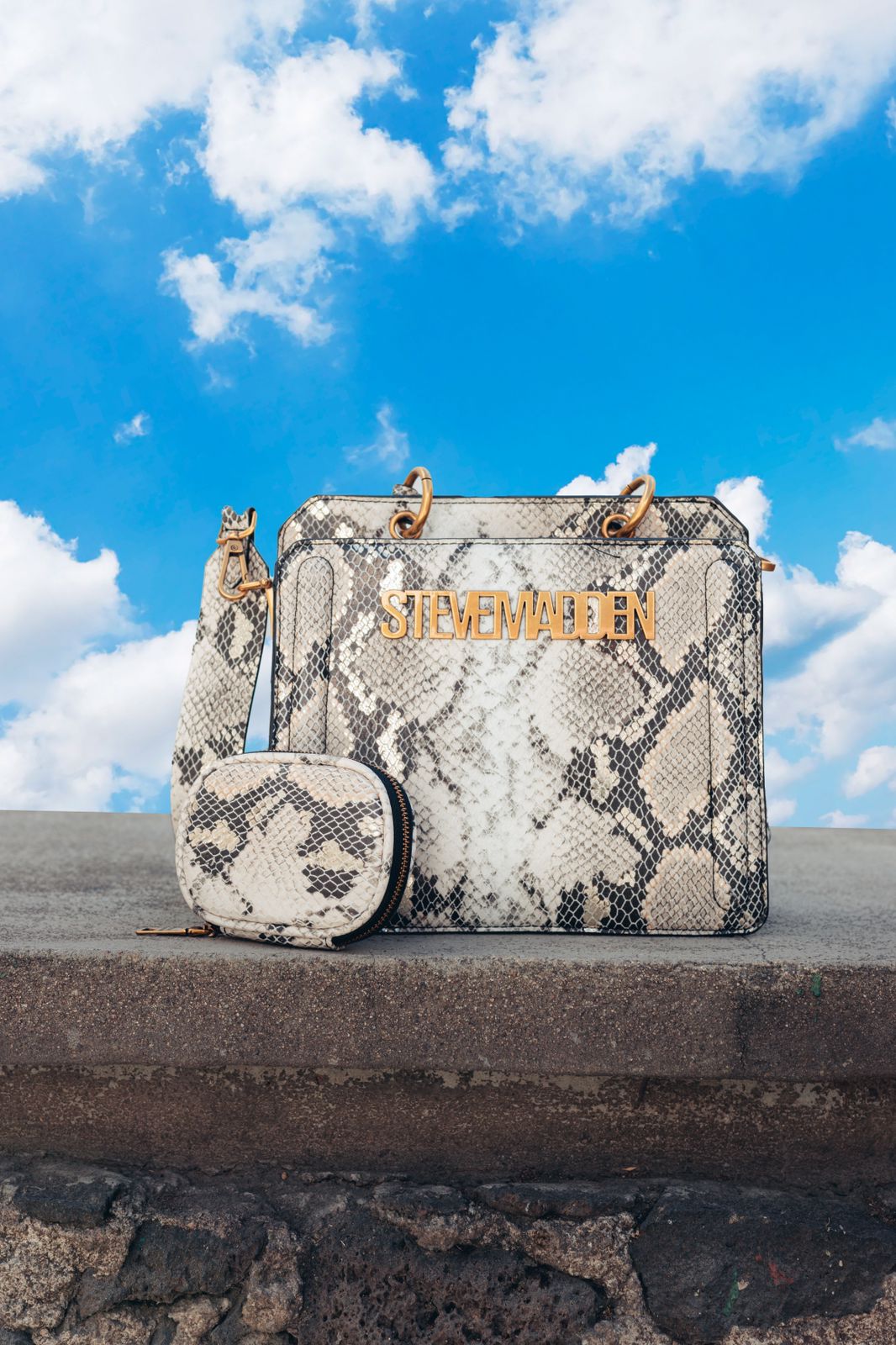 BOLSA STEVE MADDEN CON ESTAMPADO DE VIBORA
