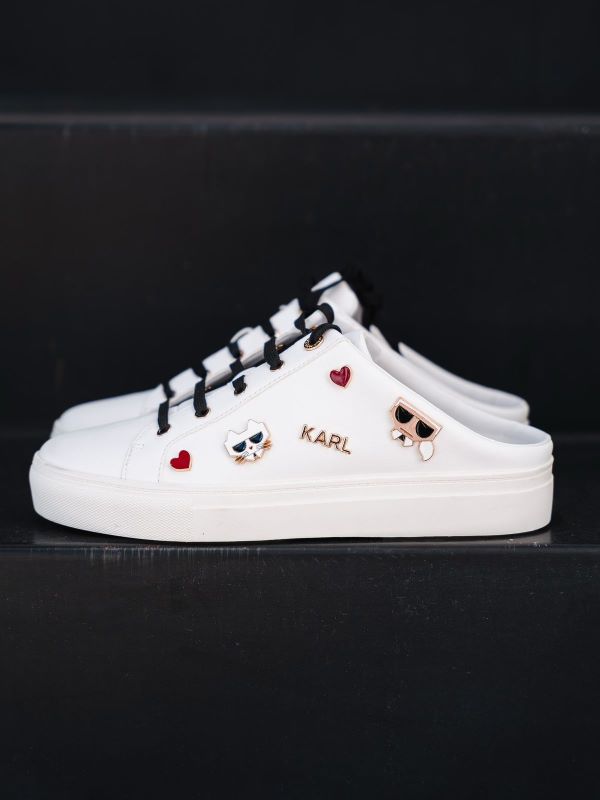 TENIS ESTILO MULE CON PINES KARL LAGERFELD