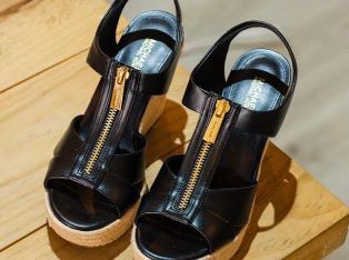 TACON DE CUÑA CON CIERRE MICHAEL KORS